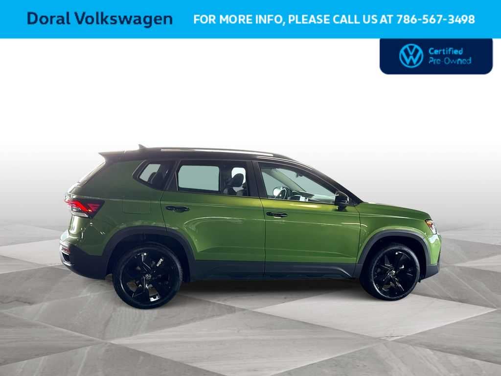 2025 Volkswagen Taos SE Black