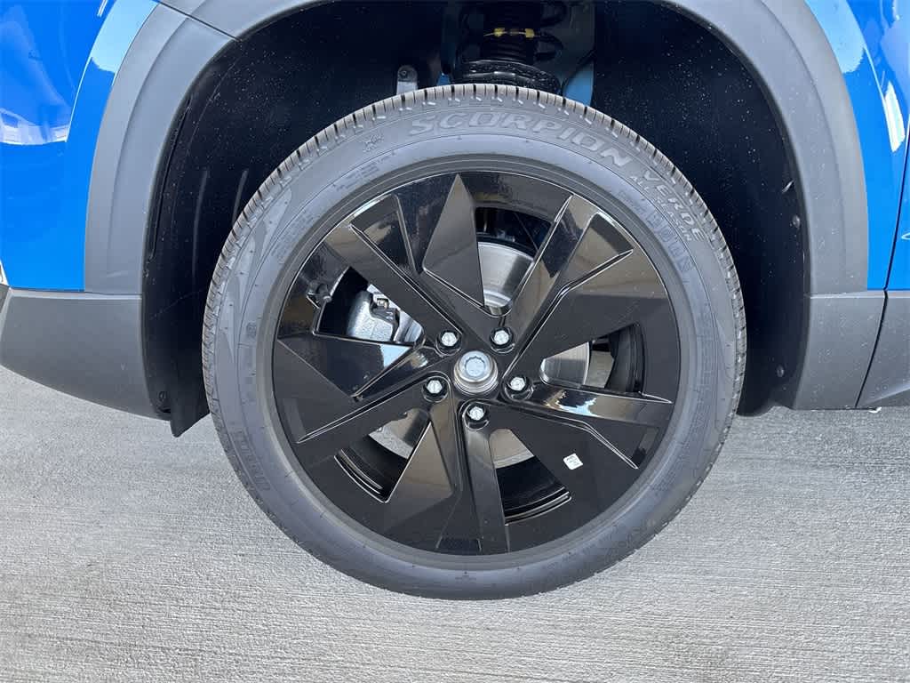 2026 Volkswagen Taos SE Black