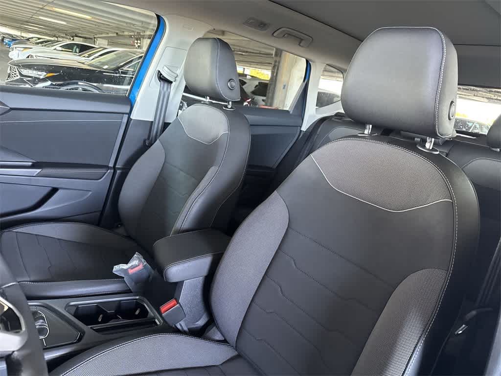 2026 Volkswagen Taos SE Black