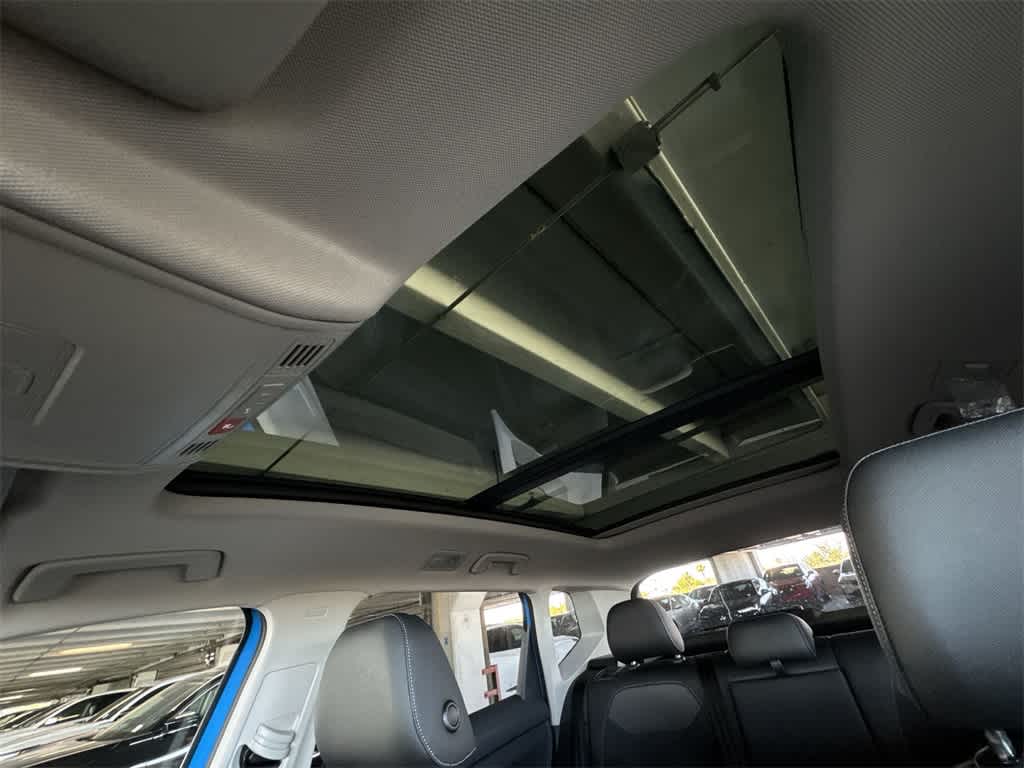 2026 Volkswagen Taos SE Black