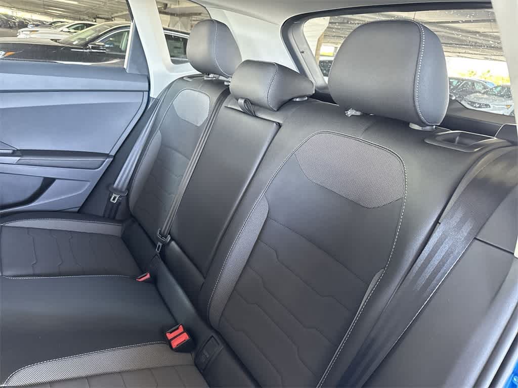 2026 Volkswagen Taos SE Black