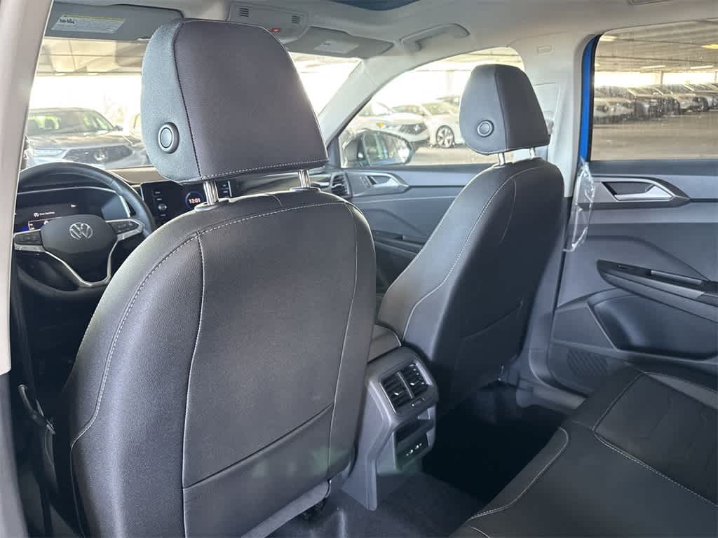 2026 Volkswagen Taos SE Black