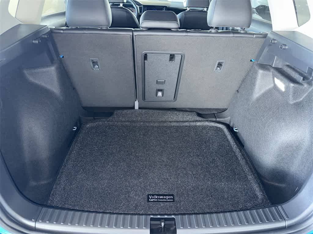 2026 Volkswagen Taos SE Black