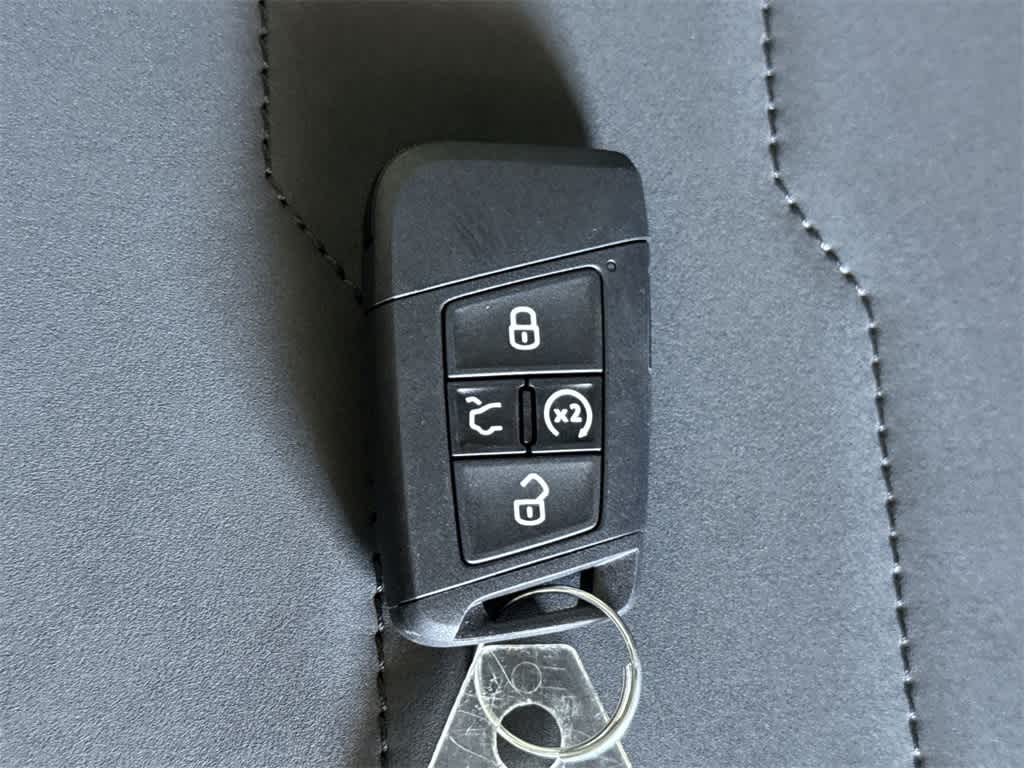 2026 Volkswagen Taos SE Black