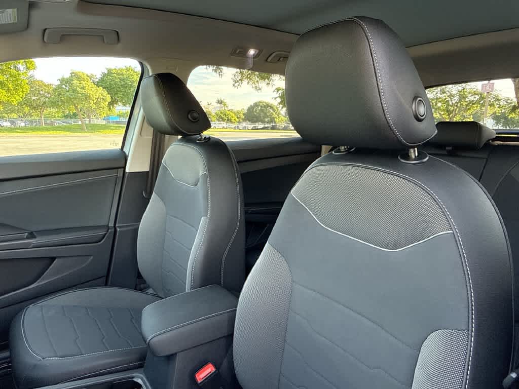 2026 Volkswagen Taos SE Black