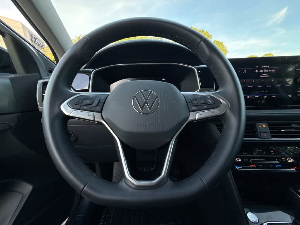2026 Volkswagen Taos SE Black