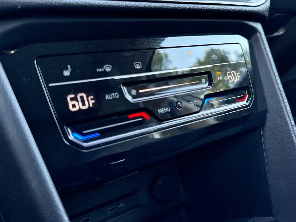 2026 Volkswagen Taos SE Black