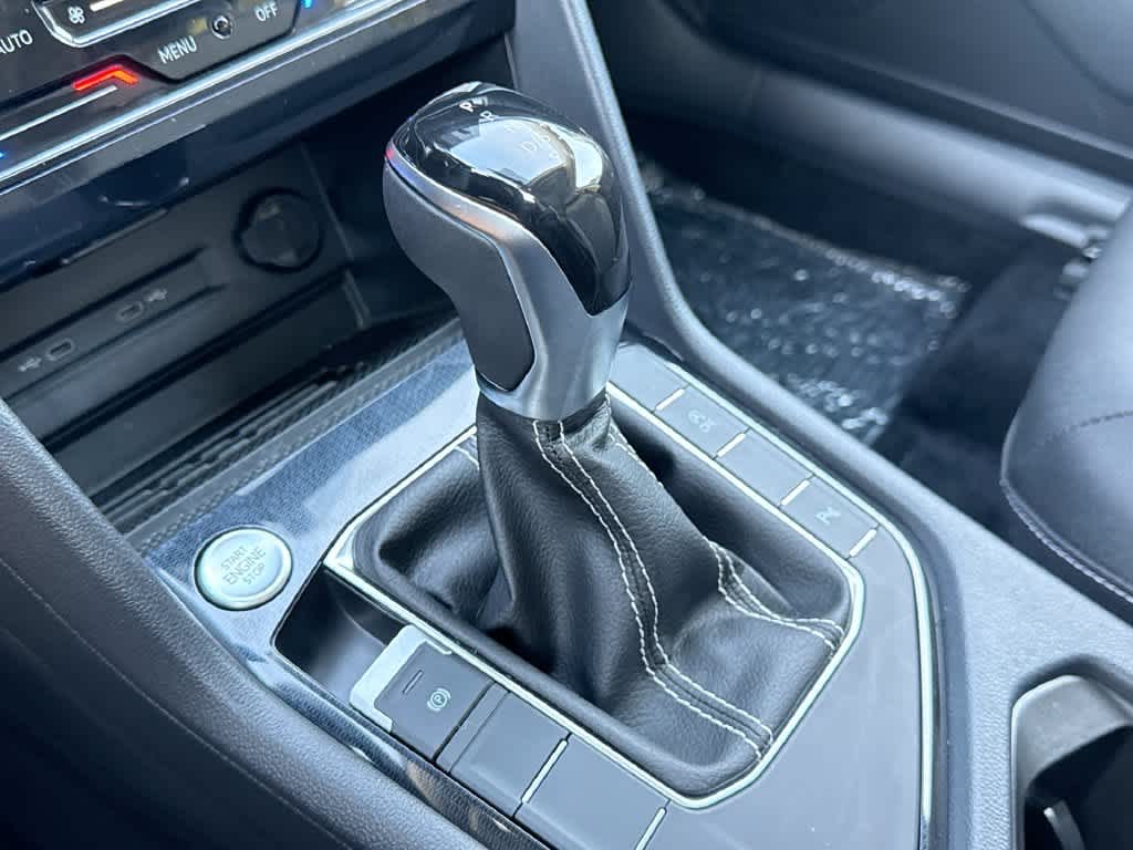 2026 Volkswagen Taos SE Black