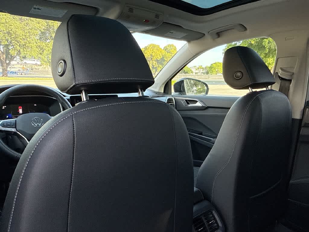2026 Volkswagen Taos SE Black