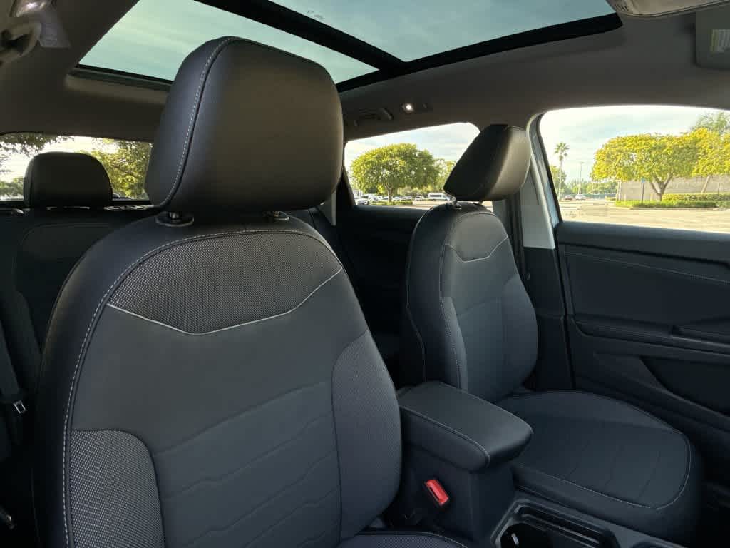 2026 Volkswagen Taos SE Black