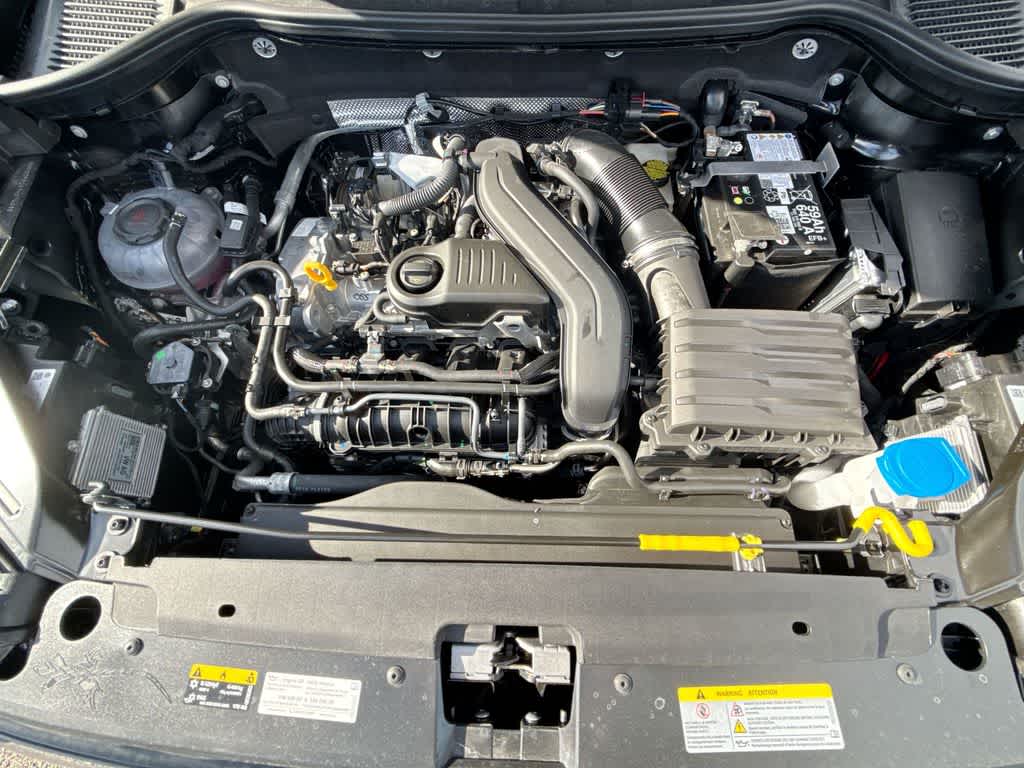 2026 Volkswagen Taos SE Black