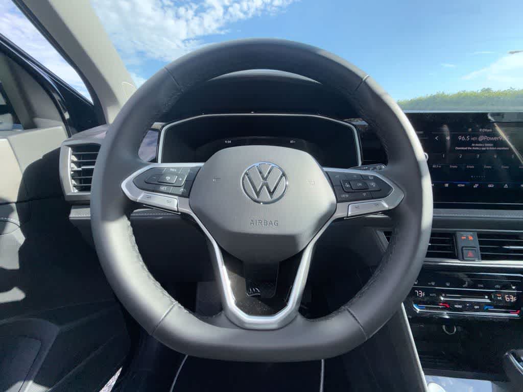 2026 Volkswagen Taos SE Black