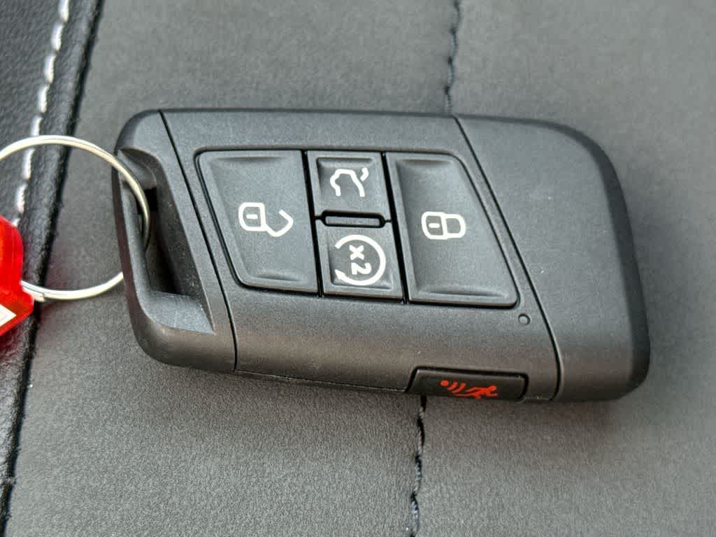 2026 Volkswagen Taos SE Black