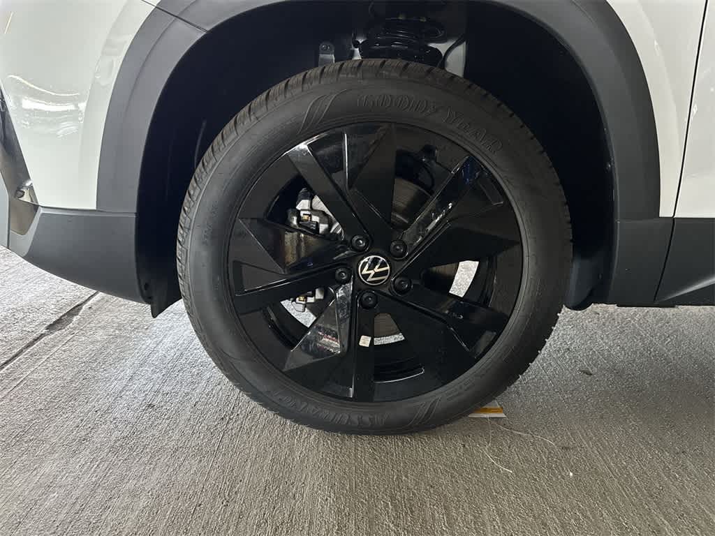 2026 Volkswagen Taos SE Black