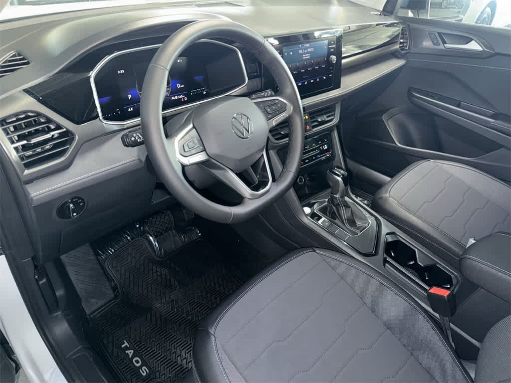 2026 Volkswagen Taos SE Black