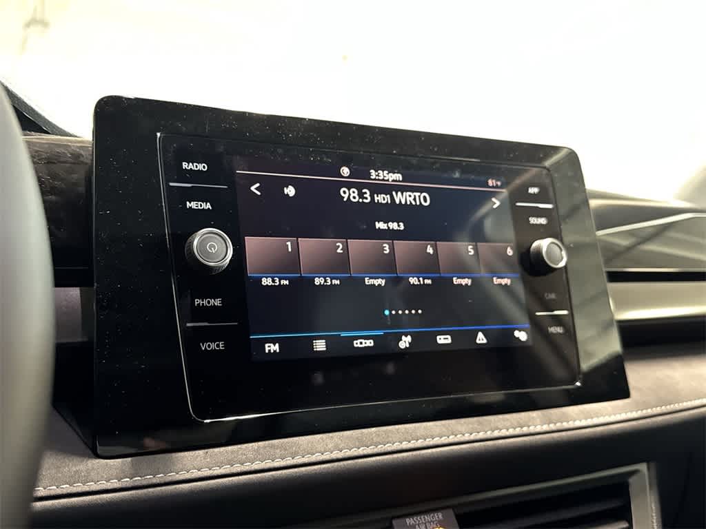 2026 Volkswagen Taos SE Black