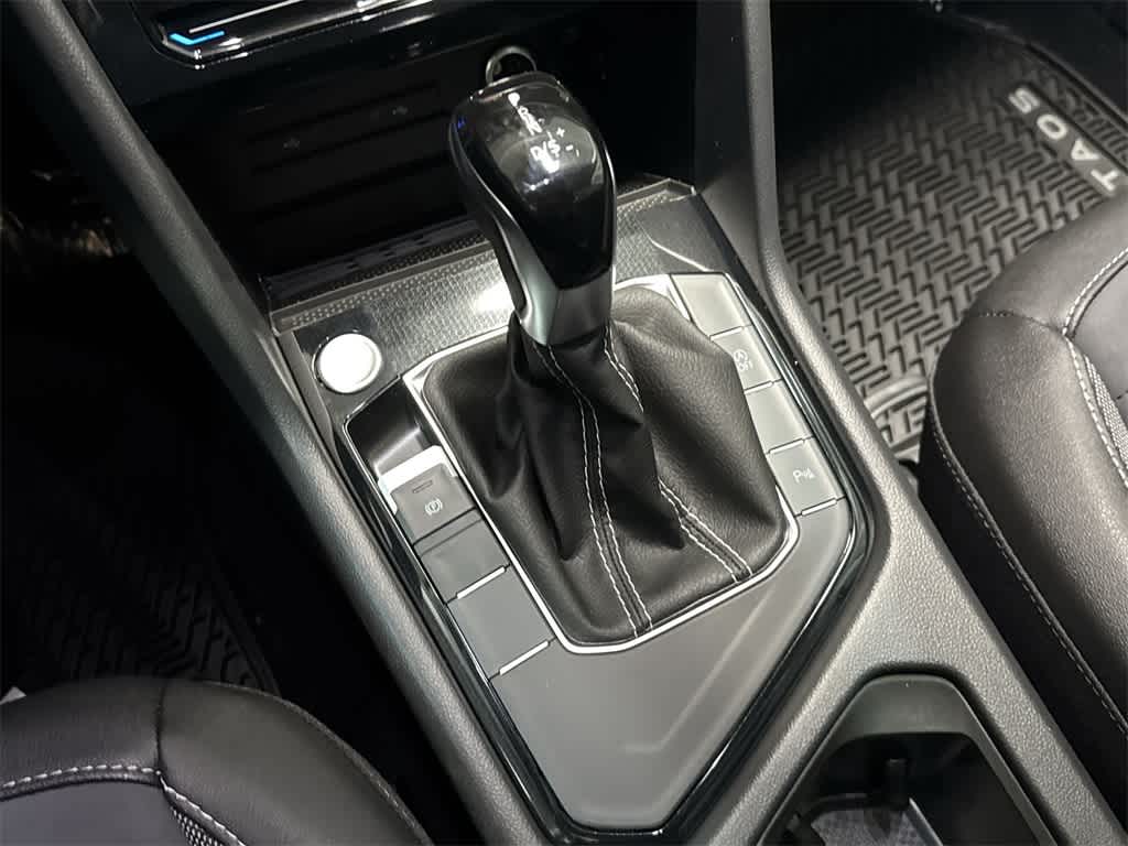 2026 Volkswagen Taos SE Black