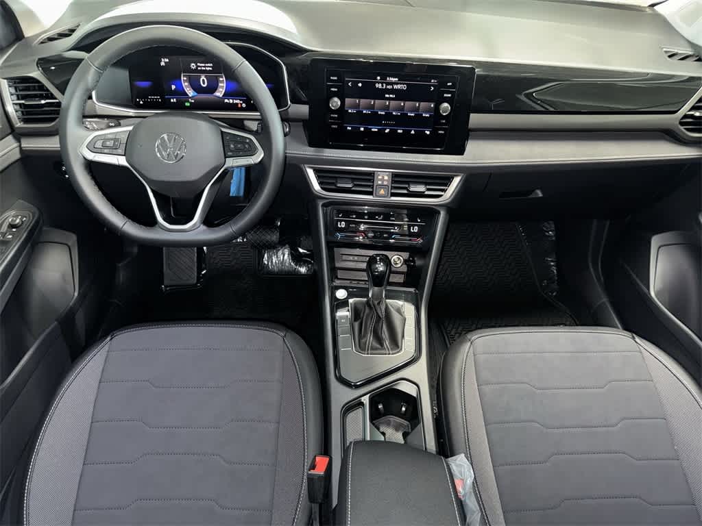 2026 Volkswagen Taos SE Black