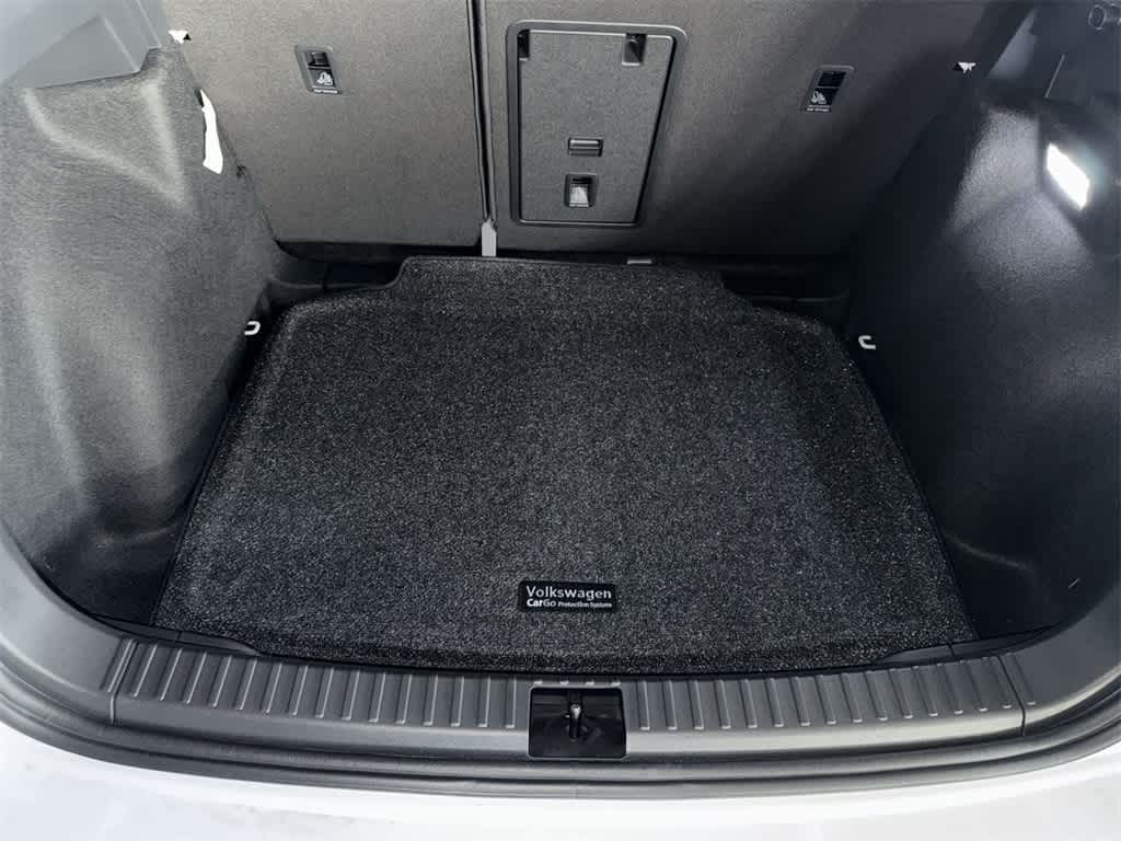 2026 Volkswagen Taos SE Black