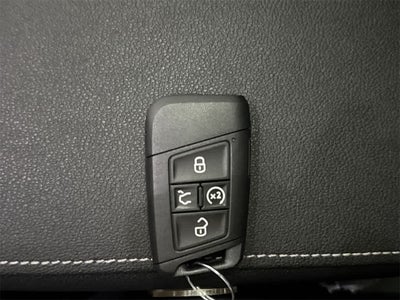 2026 Volkswagen Taos SE Black