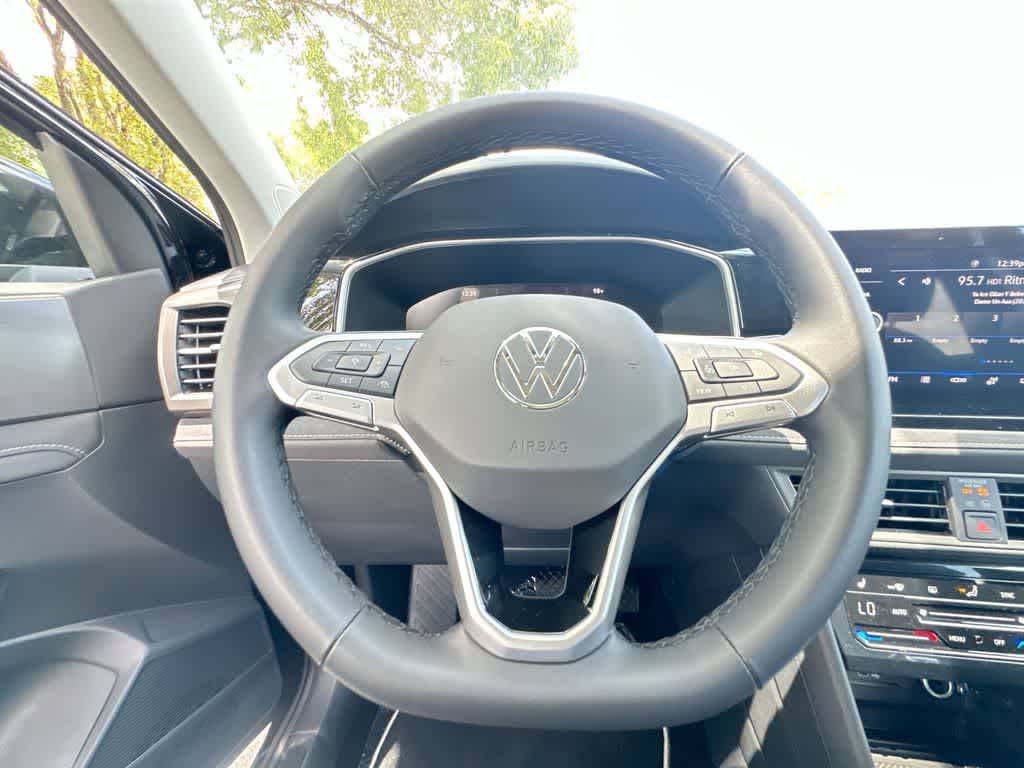 2026 Volkswagen Taos SE Black