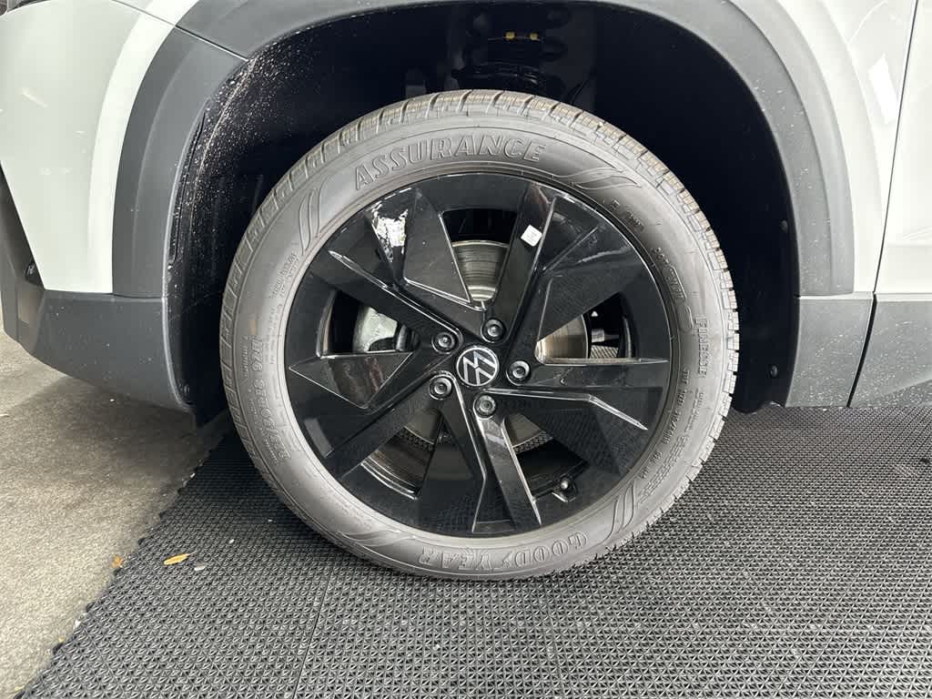 2026 Volkswagen Taos SE Black