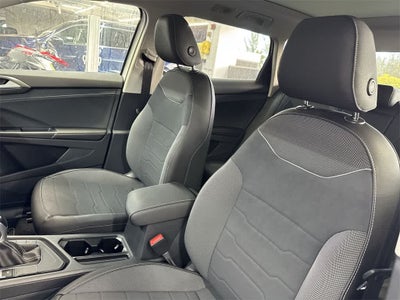 2026 Volkswagen Taos SE Black