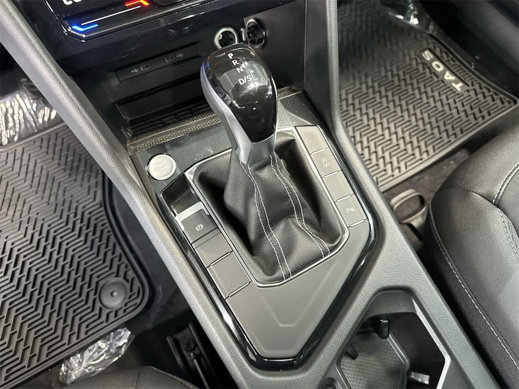 2026 Volkswagen Taos SE Black