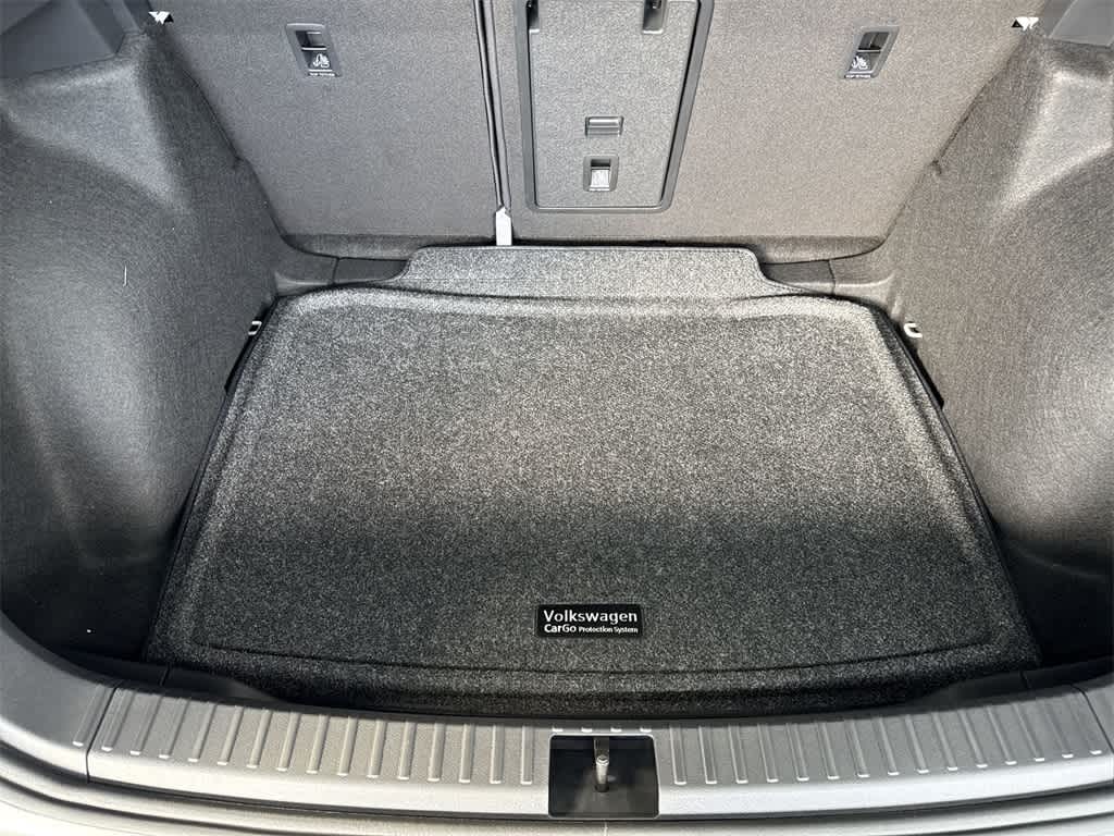 2026 Volkswagen Taos SE Black