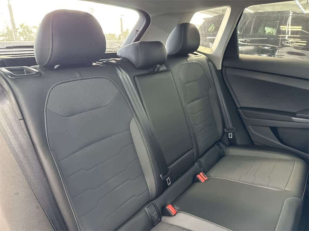 2026 Volkswagen Taos SE Black