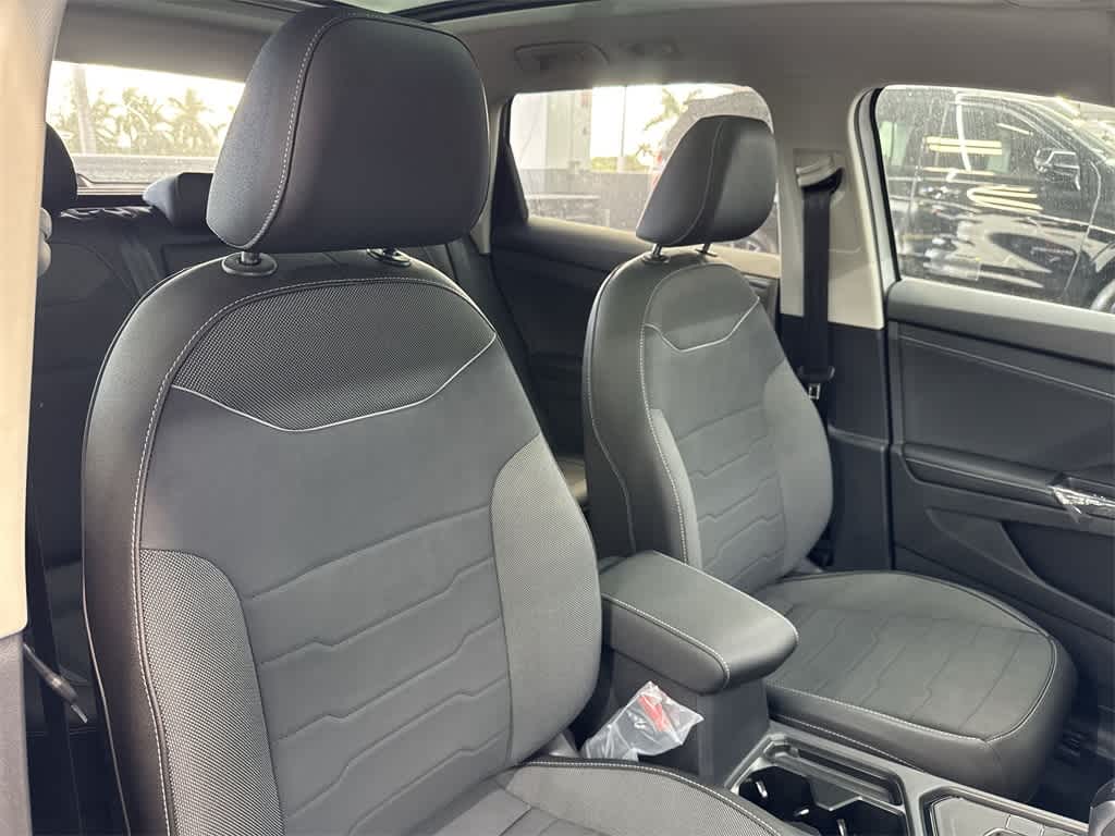 2026 Volkswagen Taos SE Black