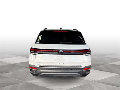 2026 Volkswagen Taos SE Black