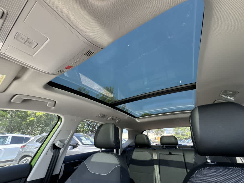 2026 Volkswagen Taos SE Black