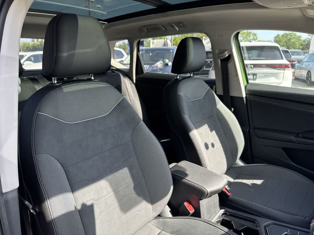 2026 Volkswagen Taos SE Black