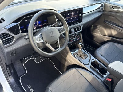 2026 Volkswagen Taos SE Black