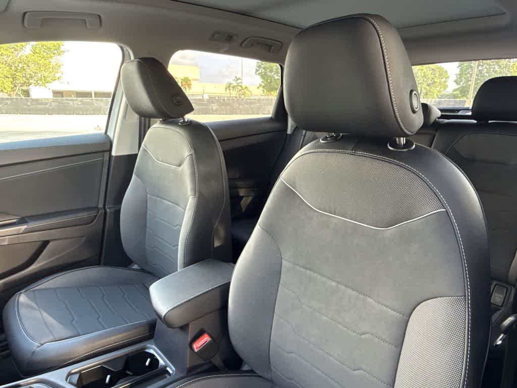 2026 Volkswagen Taos SE Black