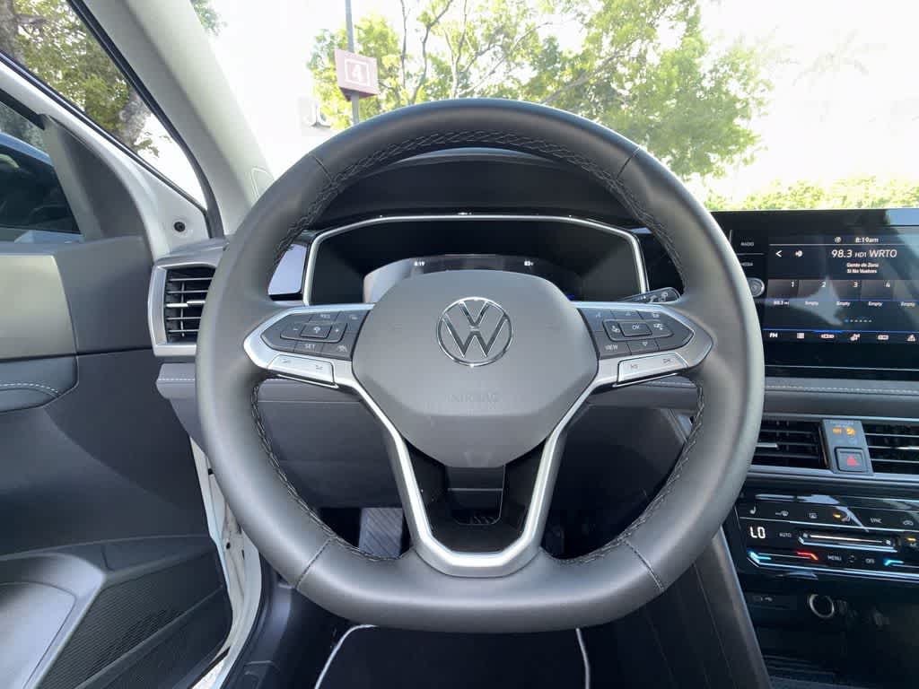 2026 Volkswagen Taos SE Black