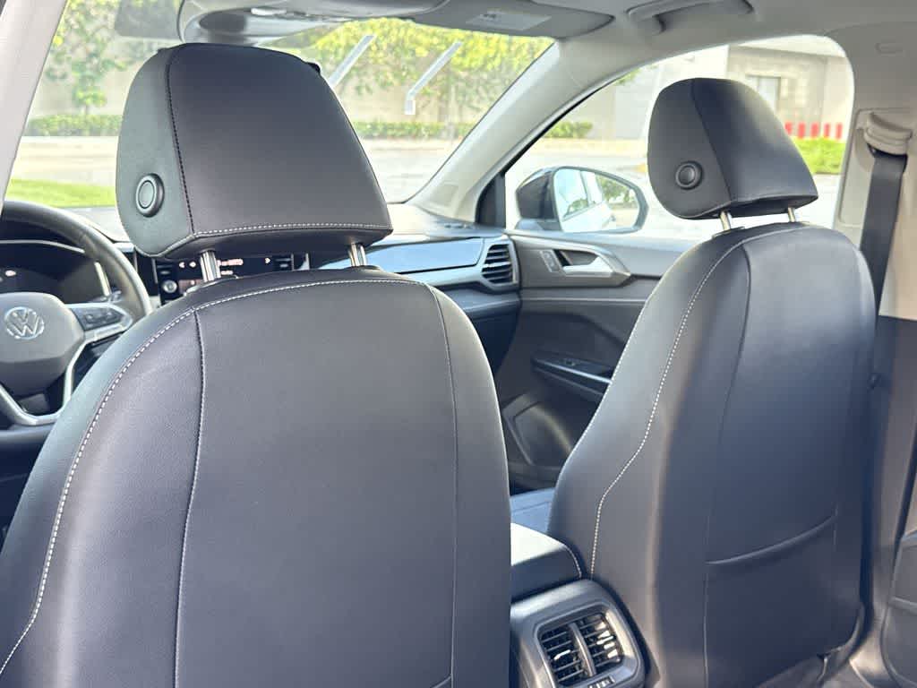 2026 Volkswagen Taos SE Black