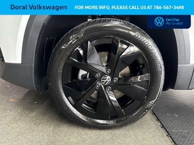 2025 Volkswagen Taos SE Black