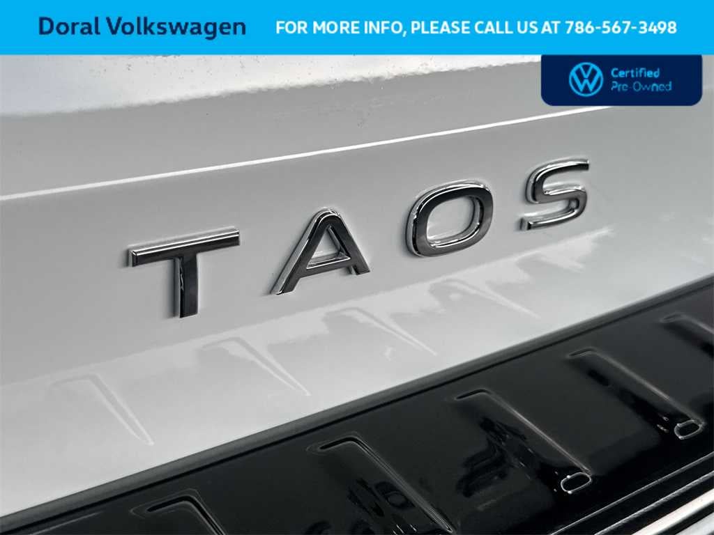 2025 Volkswagen Taos SE Black