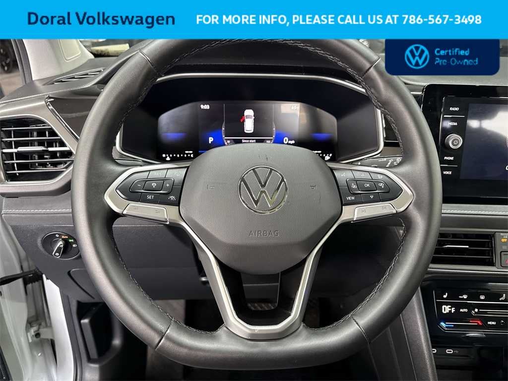 2025 Volkswagen Taos SE Black