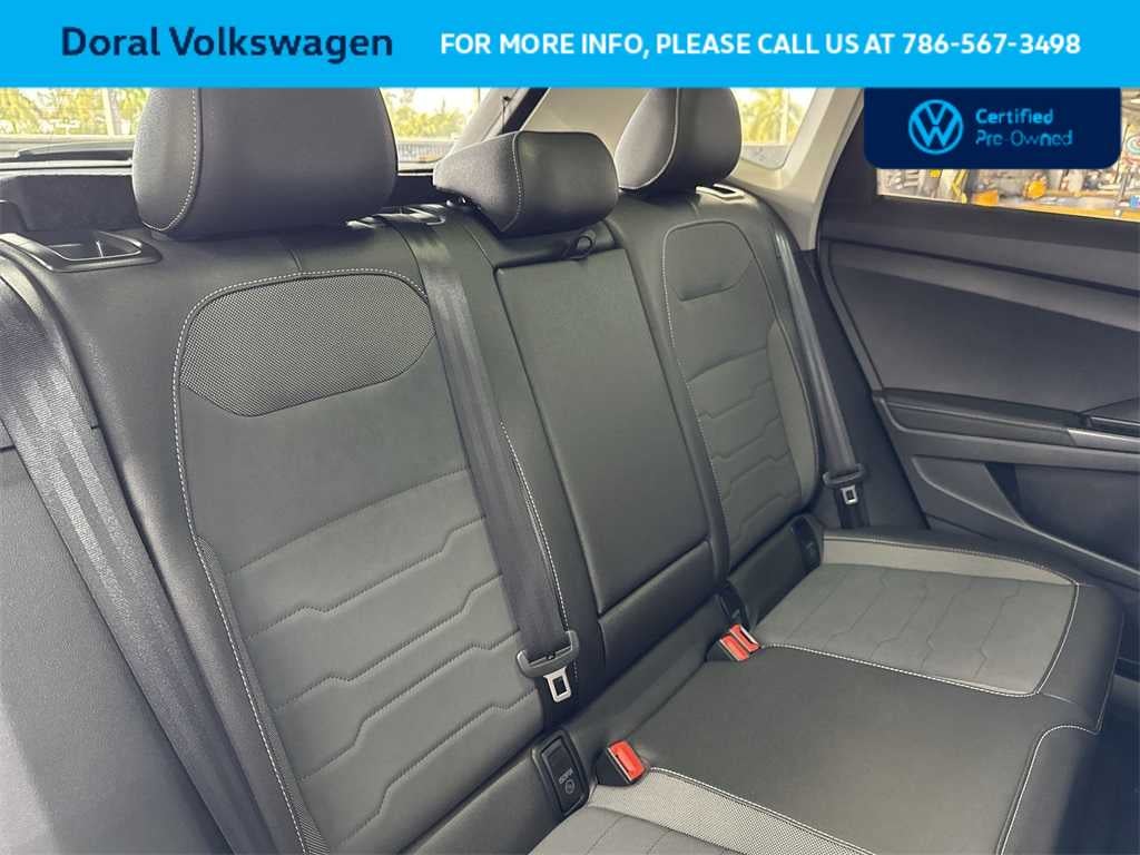 2025 Volkswagen Taos SE Black