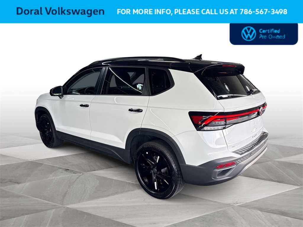 2025 Volkswagen Taos SE Black