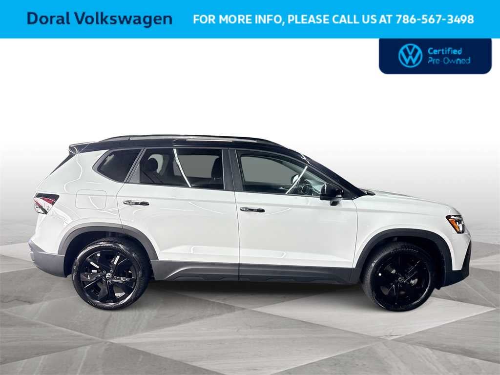 2025 Volkswagen Taos SE Black