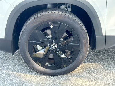 2026 Volkswagen Taos SE Black