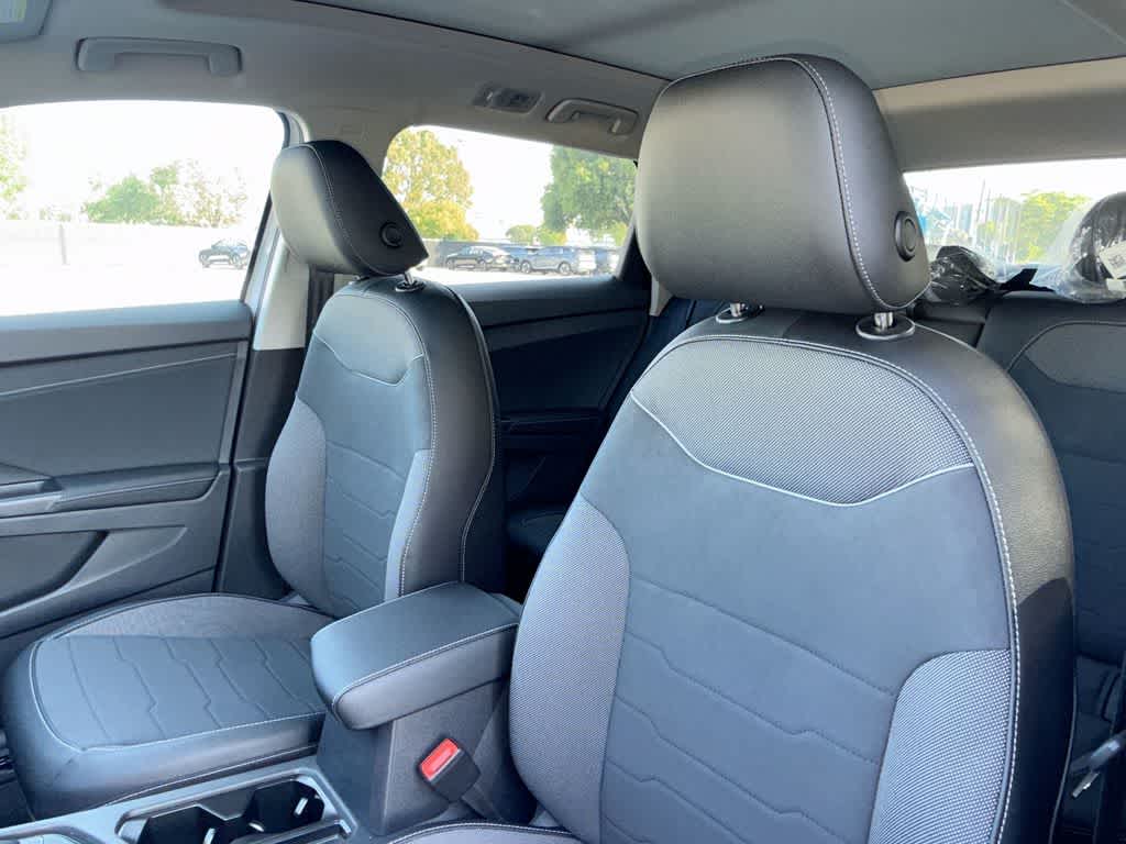 2026 Volkswagen Taos SE Black