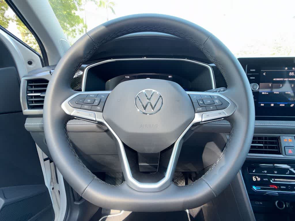 2026 Volkswagen Taos SE Black
