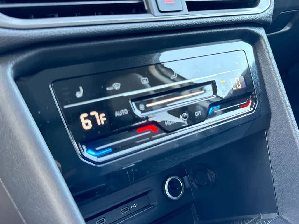 2026 Volkswagen Taos SE Black