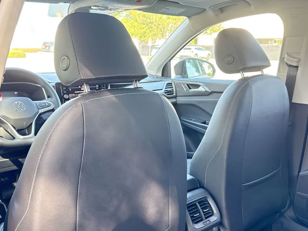 2026 Volkswagen Taos SE Black
