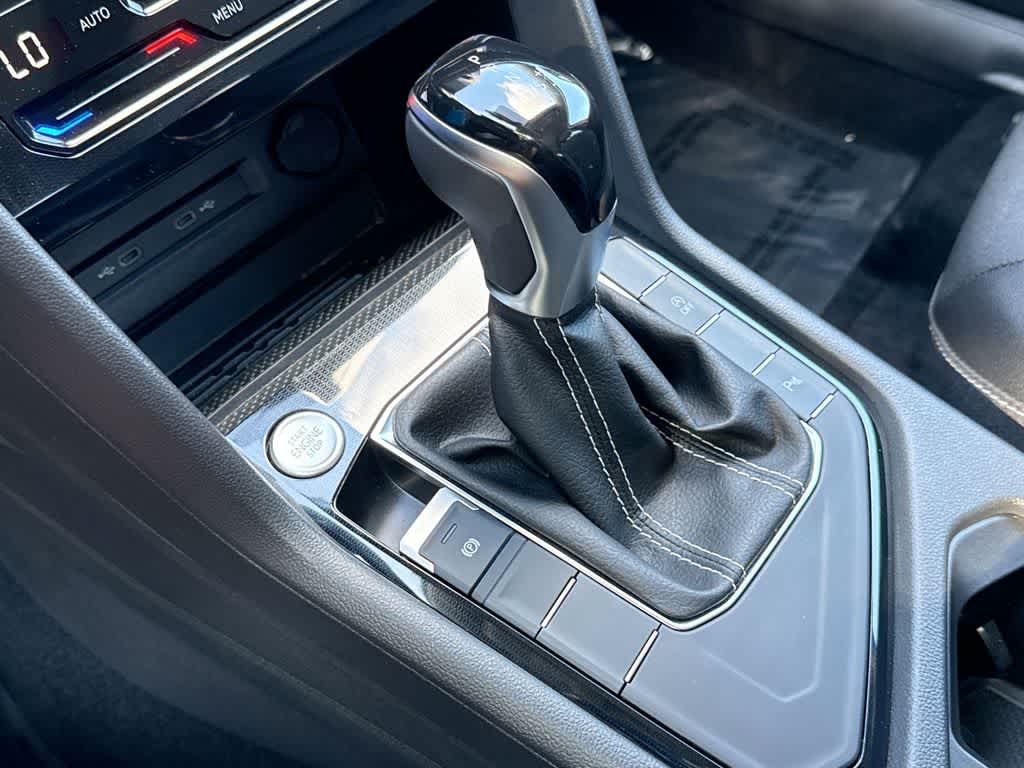 2026 Volkswagen Taos SE Black